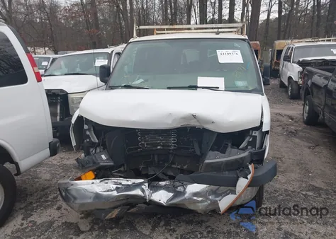 2015 GMC Savana 3500 Lt z USA, uszkodzony, nr VIN 1GJZ71FG0F1118171